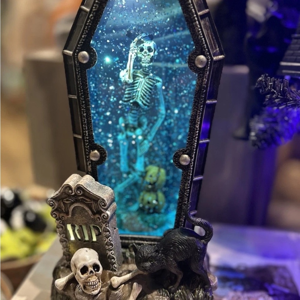 Cracker Barrel Skeleton In Casket LED Glitter Globe, Halloween Decor, New NIB